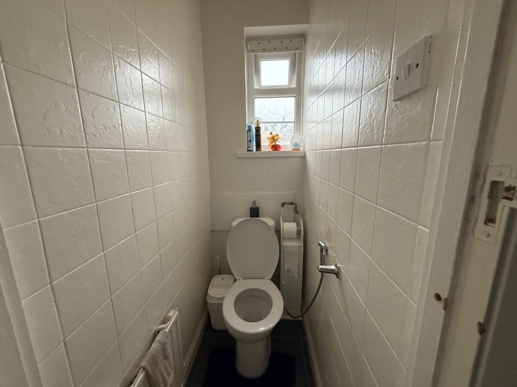 Lot: 157 - FLAT FOR INVESTMENT - Separate WC